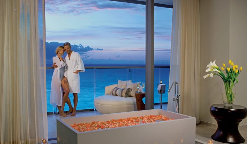 Secrets The Vine-Honeymoon Suite Ocean Front 3_5985